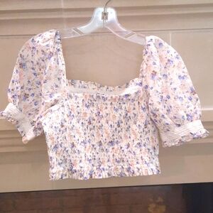 Pretty floral, summery crop top